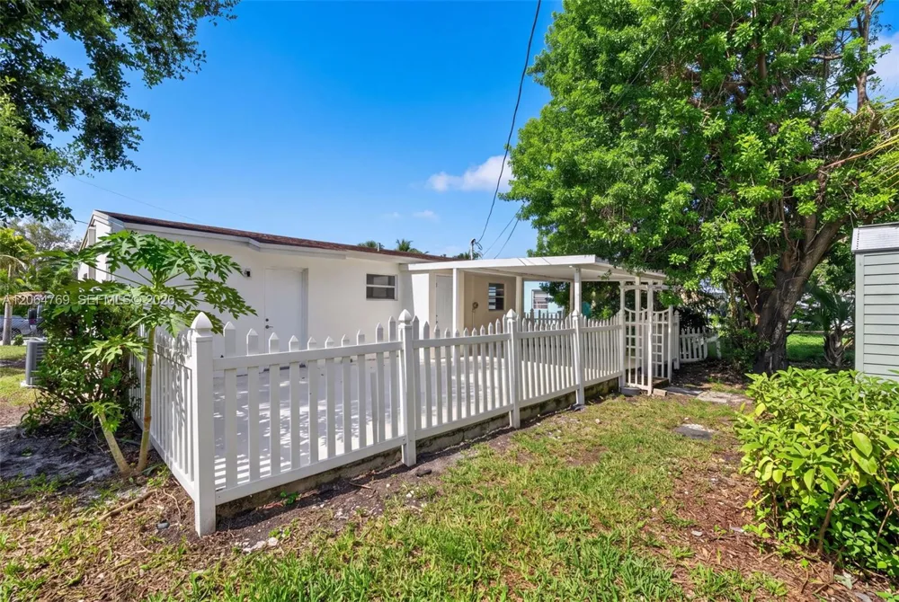 1583 NE 152nd St North Miami Beach, FL 33162