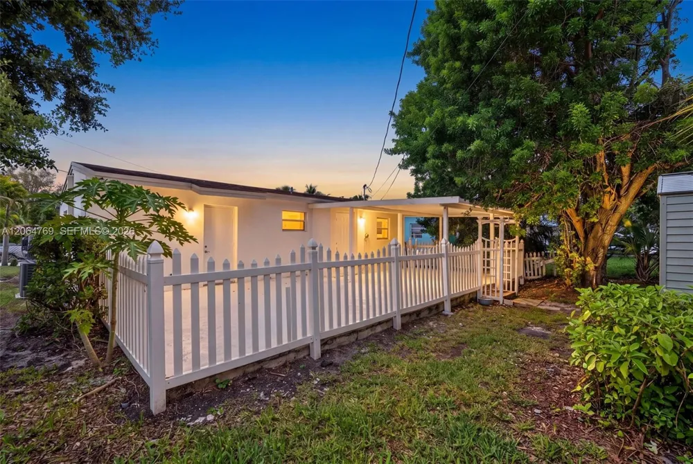 1583 NE 152nd St North Miami Beach, FL 33162