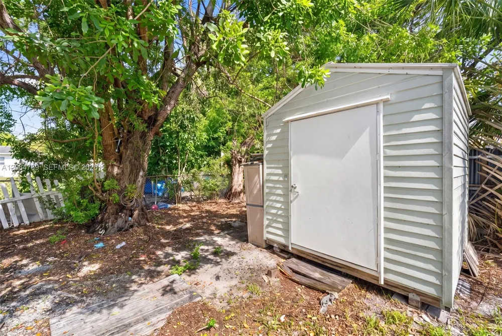 1583 NE 152nd St North Miami Beach, FL 33162