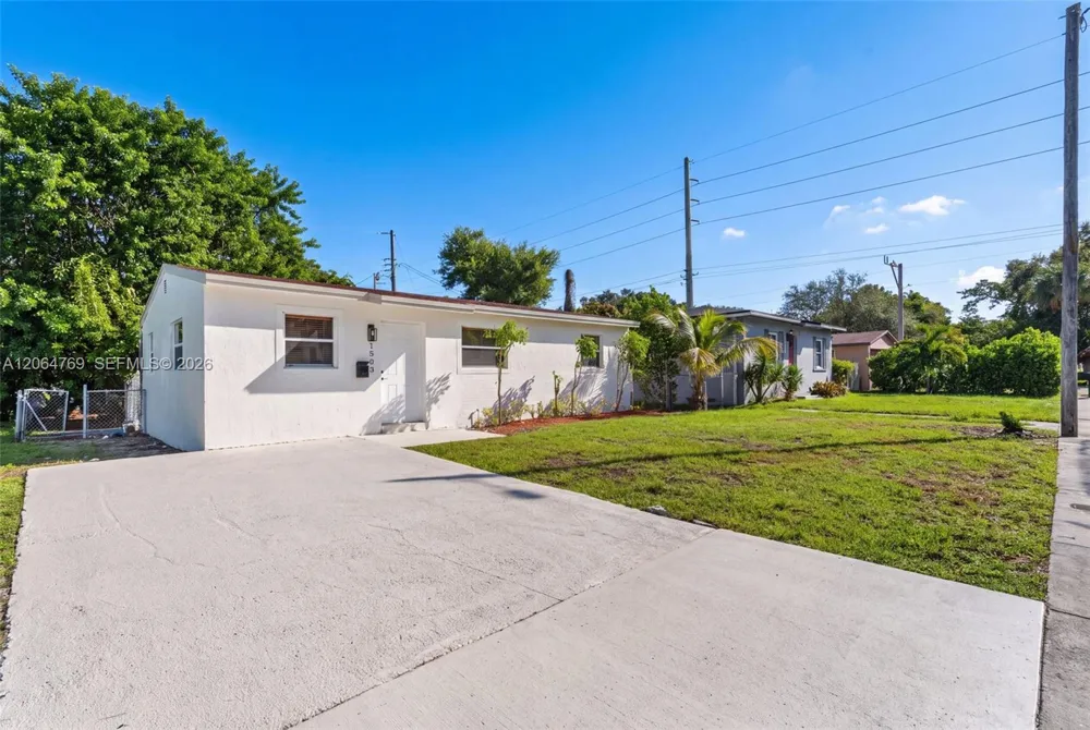 1583 NE 152nd St North Miami Beach, FL 33162