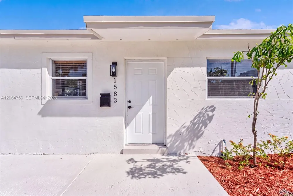 1583 NE 152nd St North Miami Beach, FL 33162