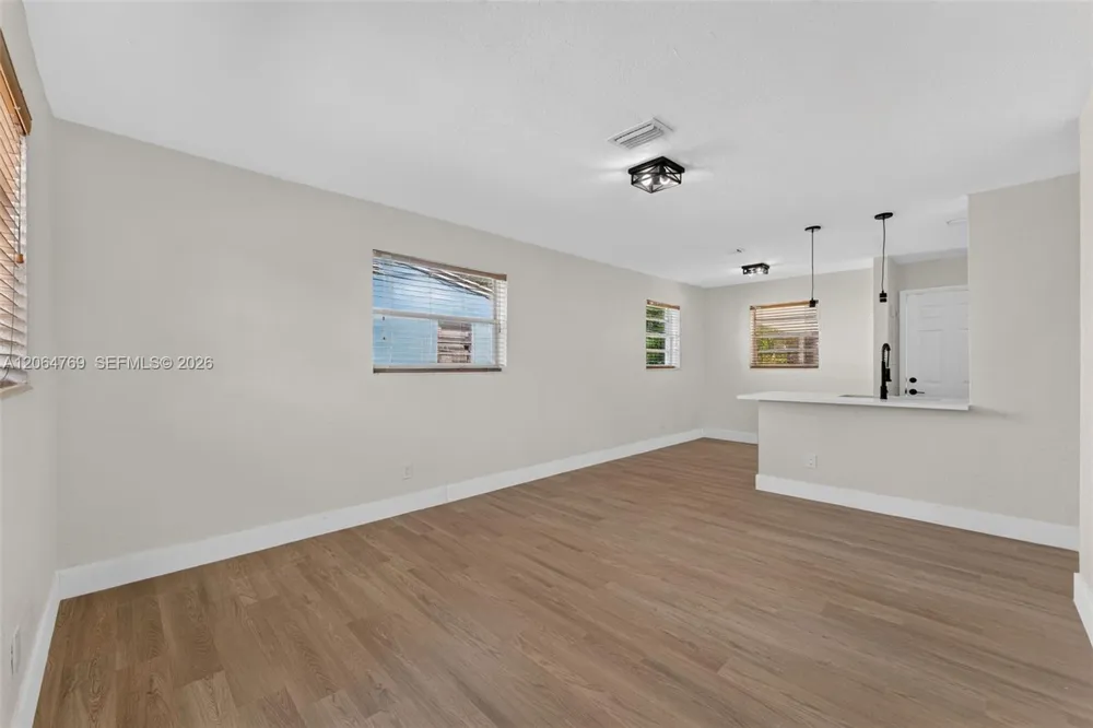 1583 NE 152nd St North Miami Beach, FL 33162