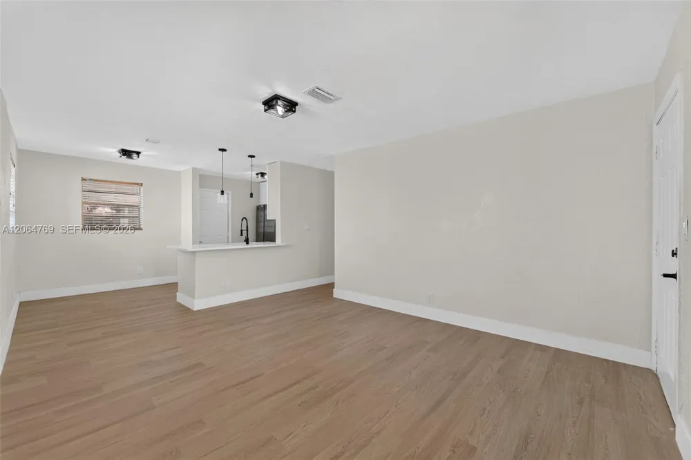 1583 NE 152nd St North Miami Beach, FL 33162