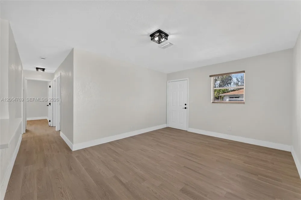 1583 NE 152nd St North Miami Beach, FL 33162