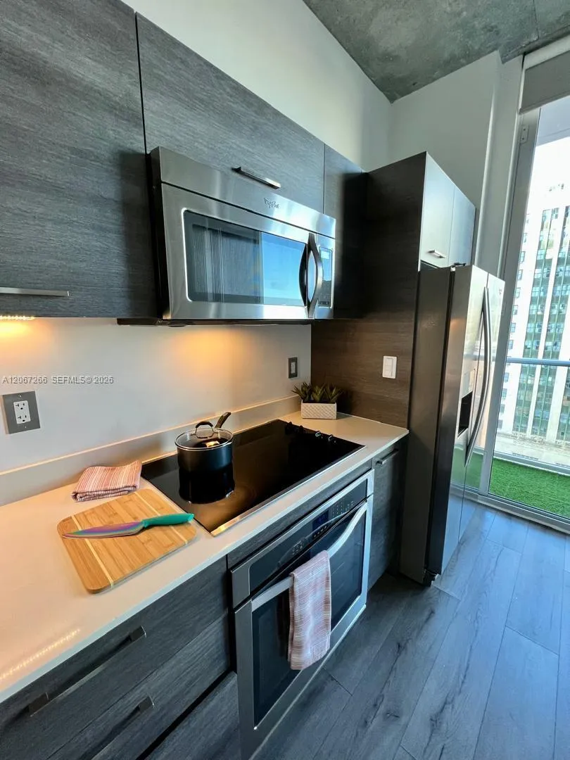 151 SE 1st St #1206 Miami, FL 33131