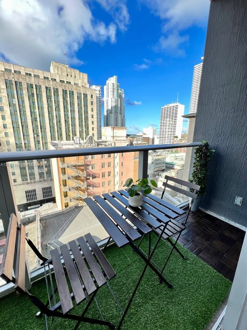 151 SE 1st St #1206 Miami, FL 33131