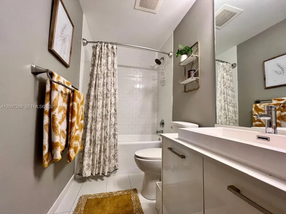 151 SE 1st St #1206 Miami, FL 33131