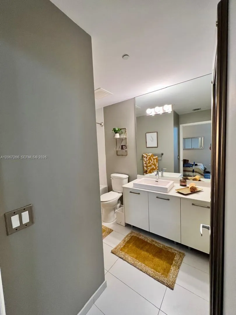 151 SE 1st St #1206 Miami, FL 33131