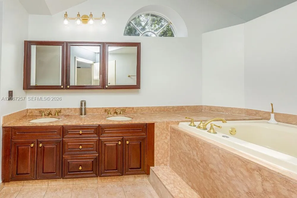 20935 NE 37th Ct Aventura, FL 33180