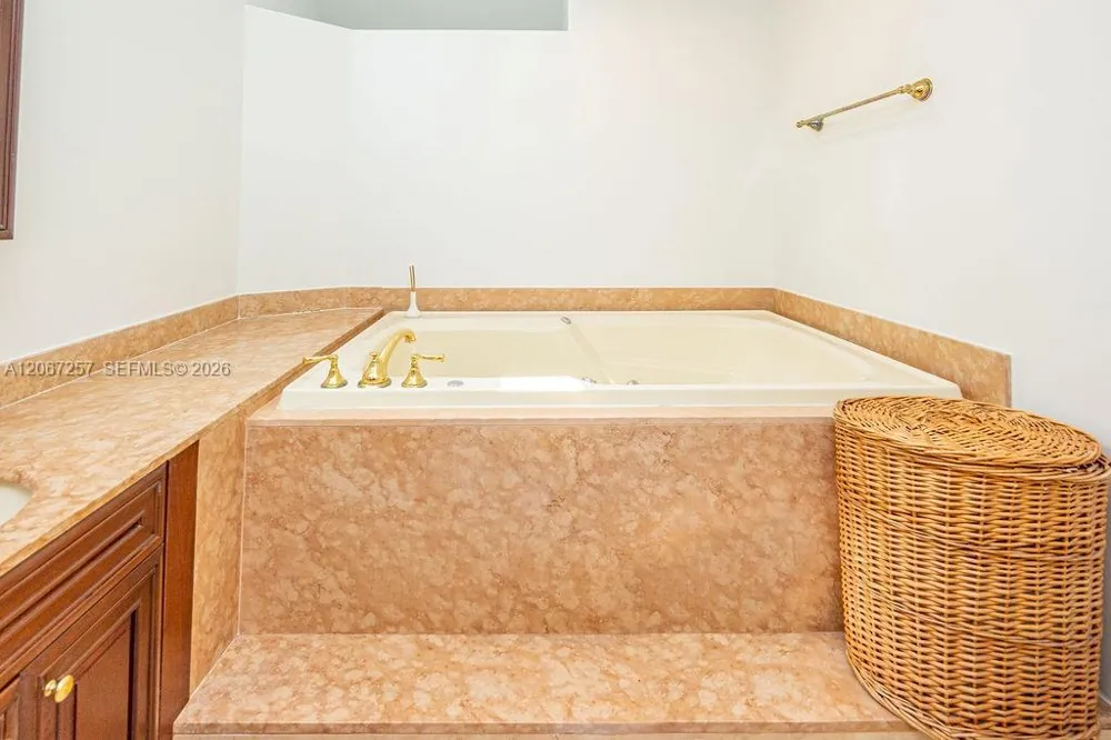 20935 NE 37th Ct Aventura, FL 33180