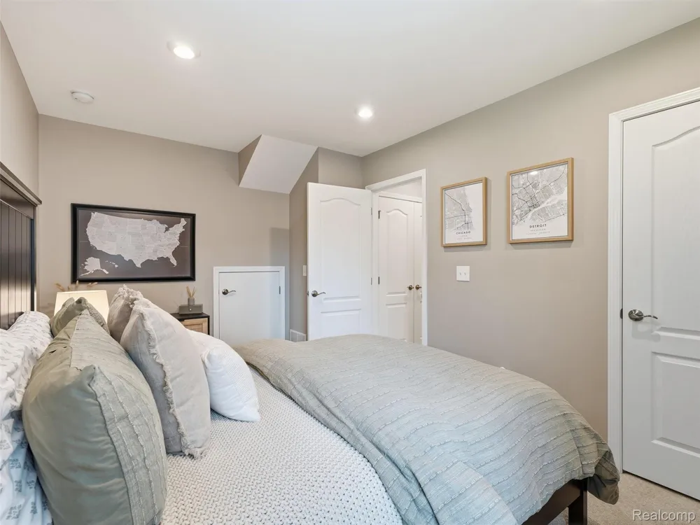 227 Sydney Court Plymouth City, MI 48170