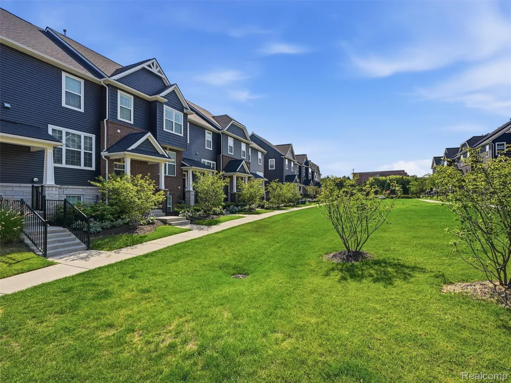 227 Sydney Court Plymouth City, MI 48170