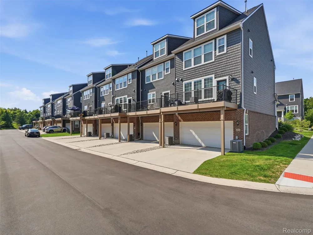 227 Sydney Court Plymouth City, MI 48170