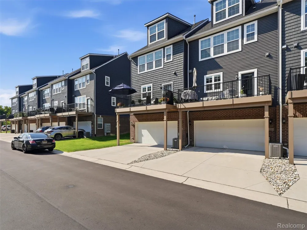 227 Sydney Court Plymouth City, MI 48170