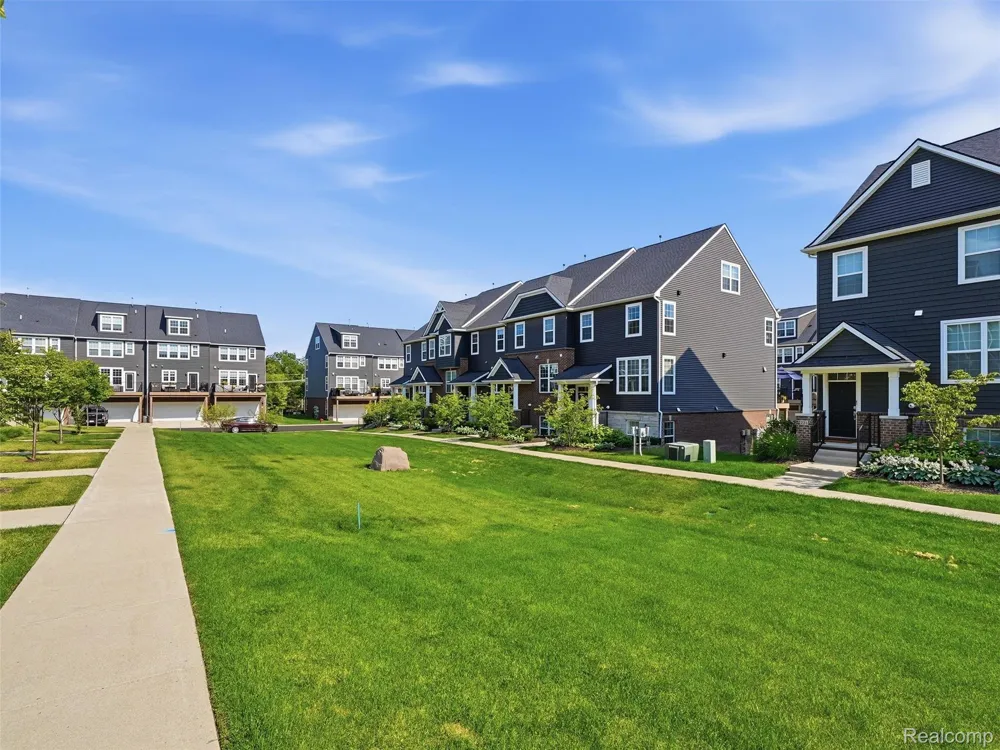 227 Sydney Court Plymouth City, MI 48170