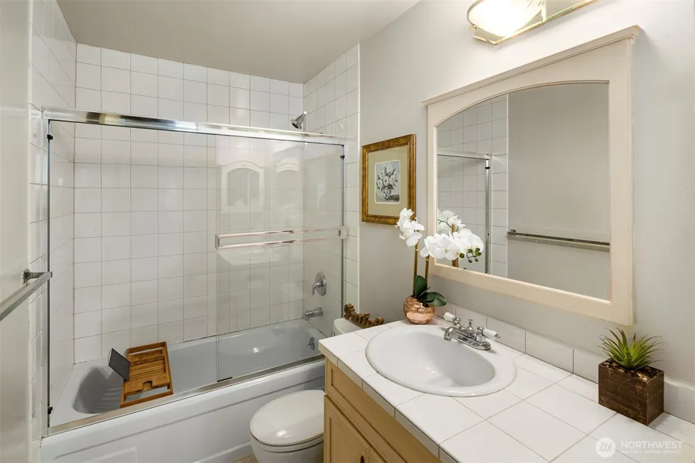 506 45th Street #302 Seattle, WA 98103