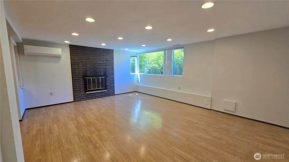 13709 SE 23rd Street #Lower Bellevue, WA 98005