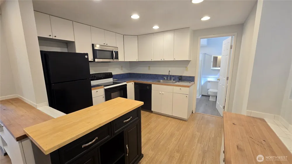 13709 SE 23rd Street #Lower Bellevue, WA 98005