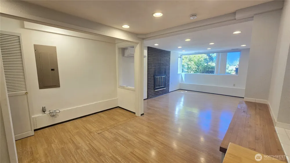 13709 SE 23rd Street #Lower Bellevue, WA 98005