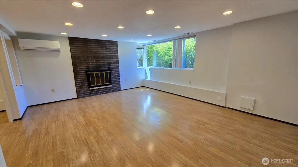 13709 SE 23rd Street #Lower Bellevue, WA 98005