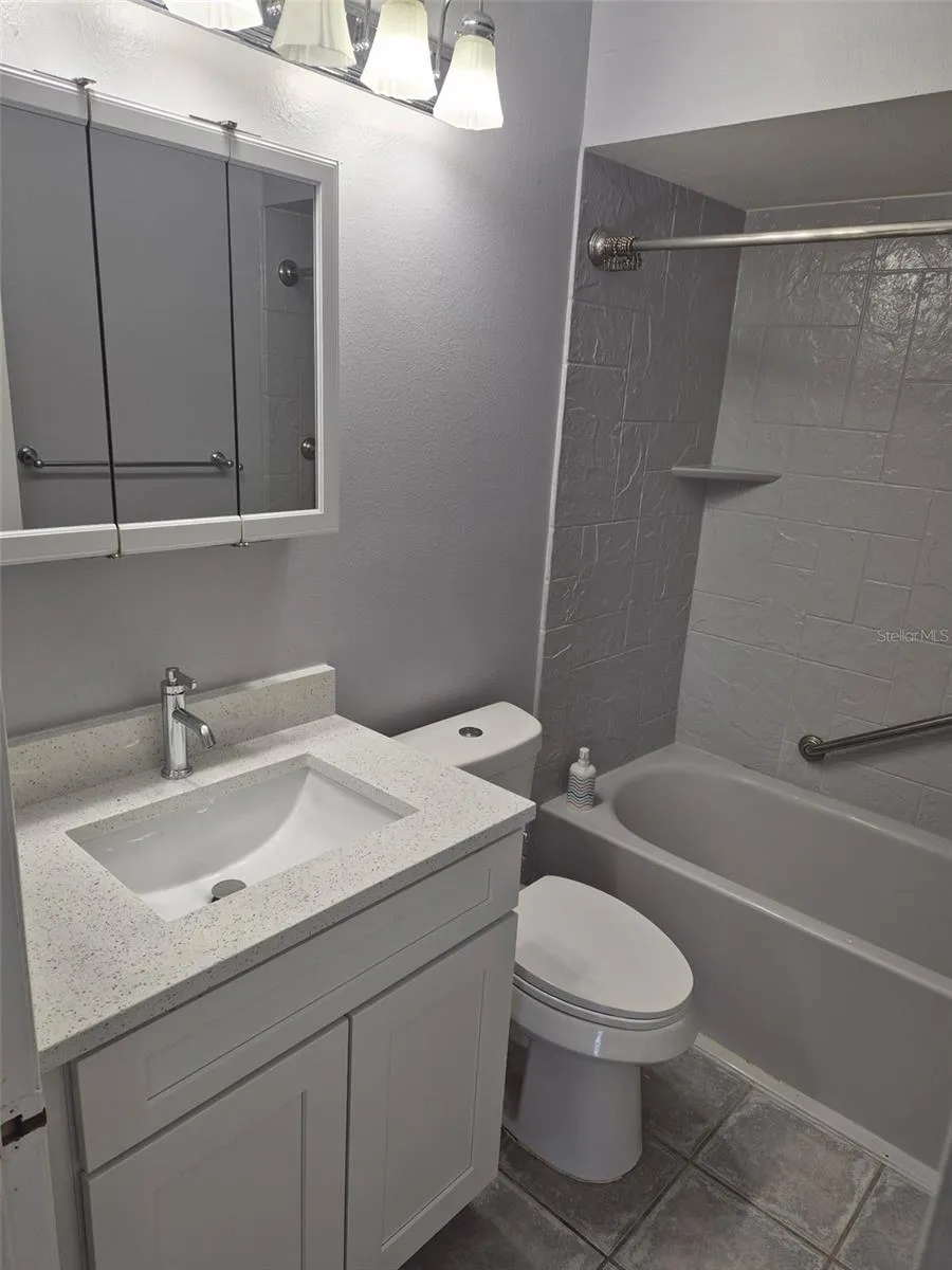 15217 W POND WOODS DRIVE Tampa, FL 33618