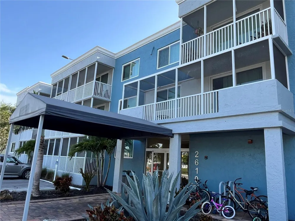 2610 COCONUT BAY LN LANE #733 Sarasota, FL 34237