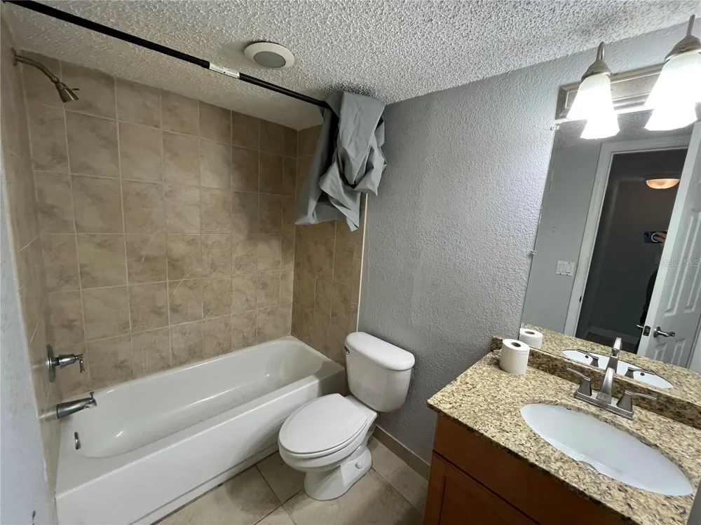 2610 COCONUT BAY LN LANE #733 Sarasota, FL 34237