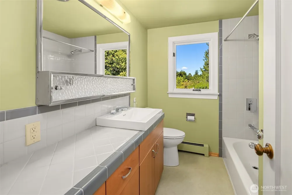 9421 190th Place SW Edmonds, WA 98020