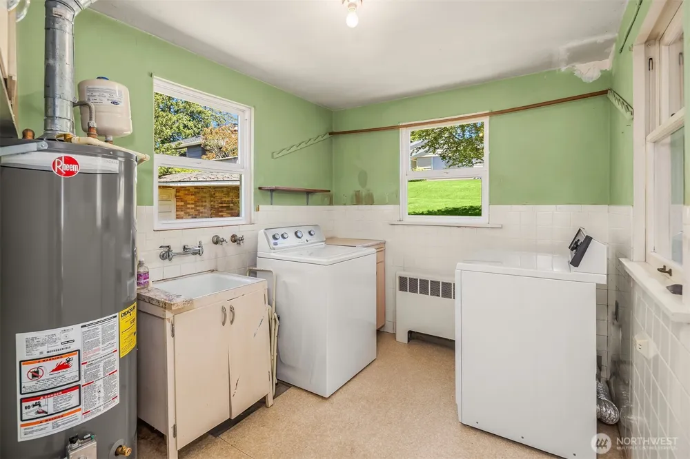 9421 190th Place SW Edmonds, WA 98020