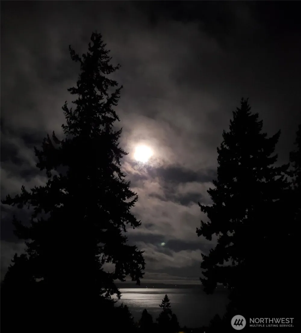 9421 190th Place SW Edmonds, WA 98020