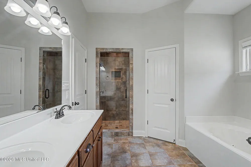 1316 Heritage Circle Hernando, MS 38632