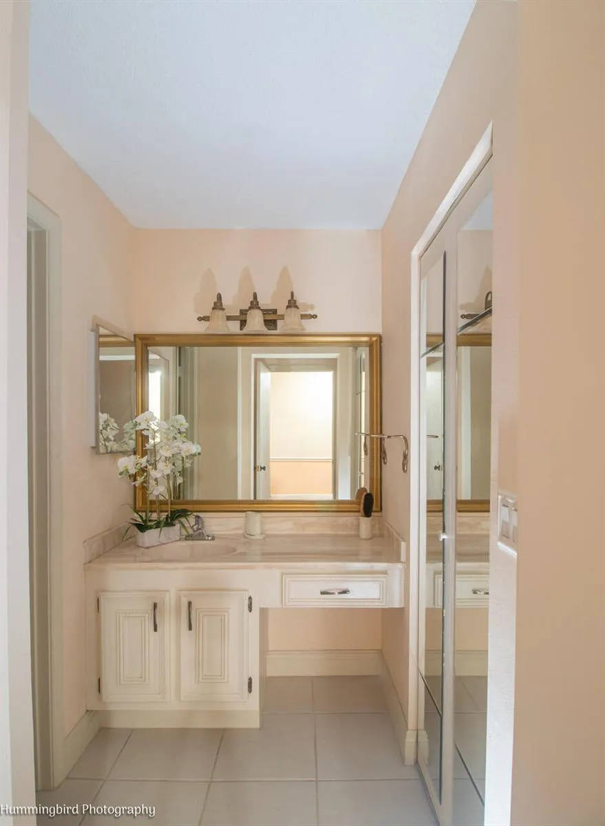 2047 DISCOVERY CIRCLE E Deerfield Beach, FL 33442