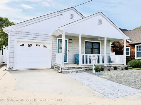 1813 Bradley Terrace
