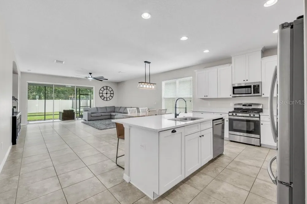 17651 BRIGHT WHEAT DRIVE Lithia, FL 33547