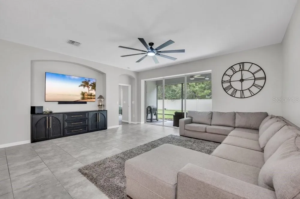 17651 BRIGHT WHEAT DRIVE Lithia, FL 33547