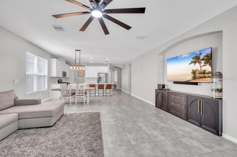 17651 BRIGHT WHEAT DRIVE Lithia, FL 33547