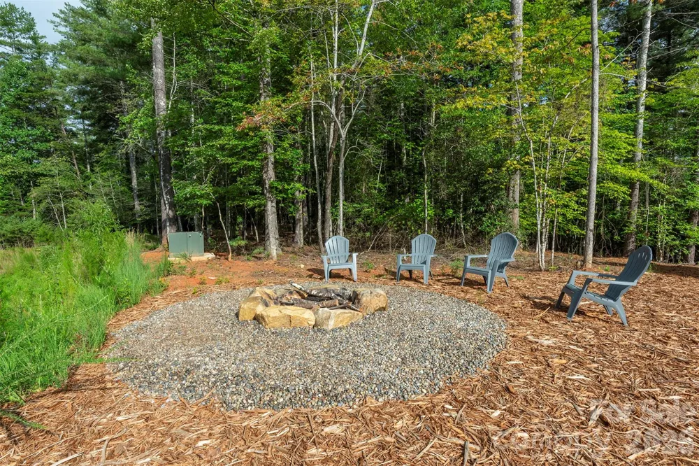 1156 Campbells Trace Nebo, NC 28761