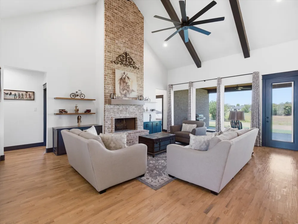 1115 Pioneer Crossing Weatherford, TX 76088