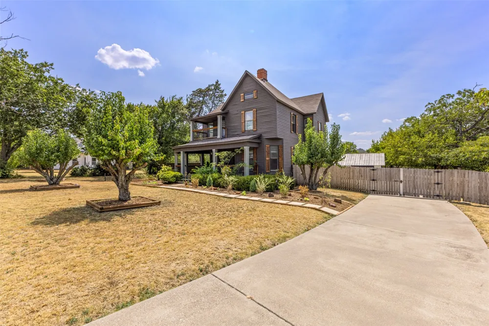 1005 Trinity Street Decatur, TX 76234
