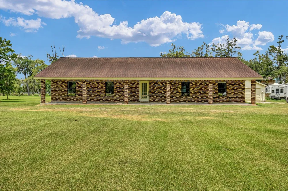 6192 County Road 803 Sweeny, TX 77480