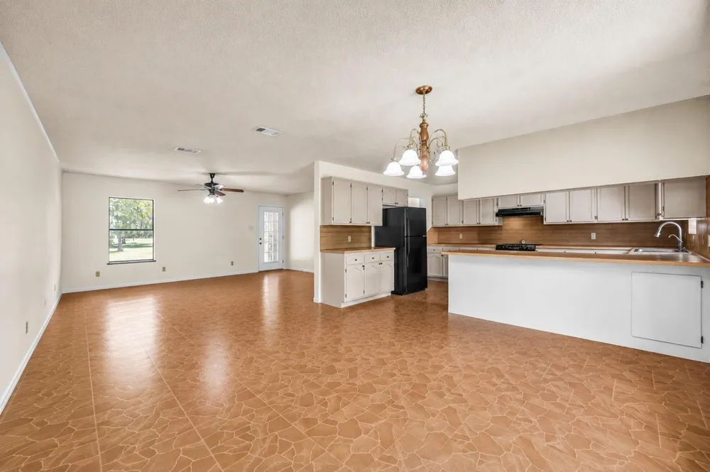 6192 County Road 803 Sweeny, TX 77480