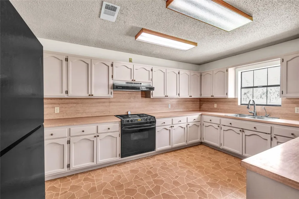 6192 County Road 803 Sweeny, TX 77480