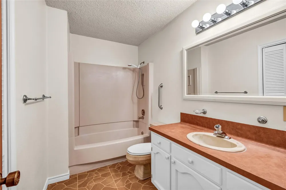 6192 County Road 803 Sweeny, TX 77480