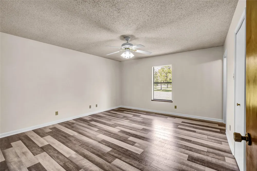 6192 County Road 803 Sweeny, TX 77480