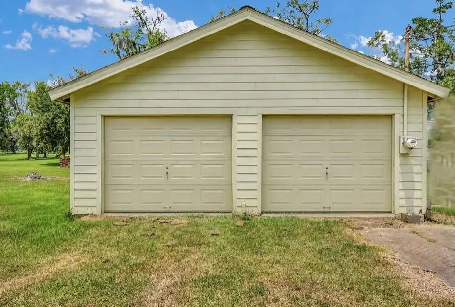 6192 County Road 803 Sweeny, TX 77480