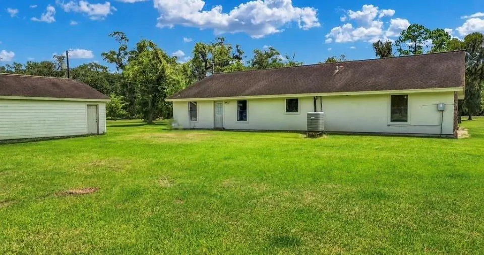6192 County Road 803 Sweeny, TX 77480