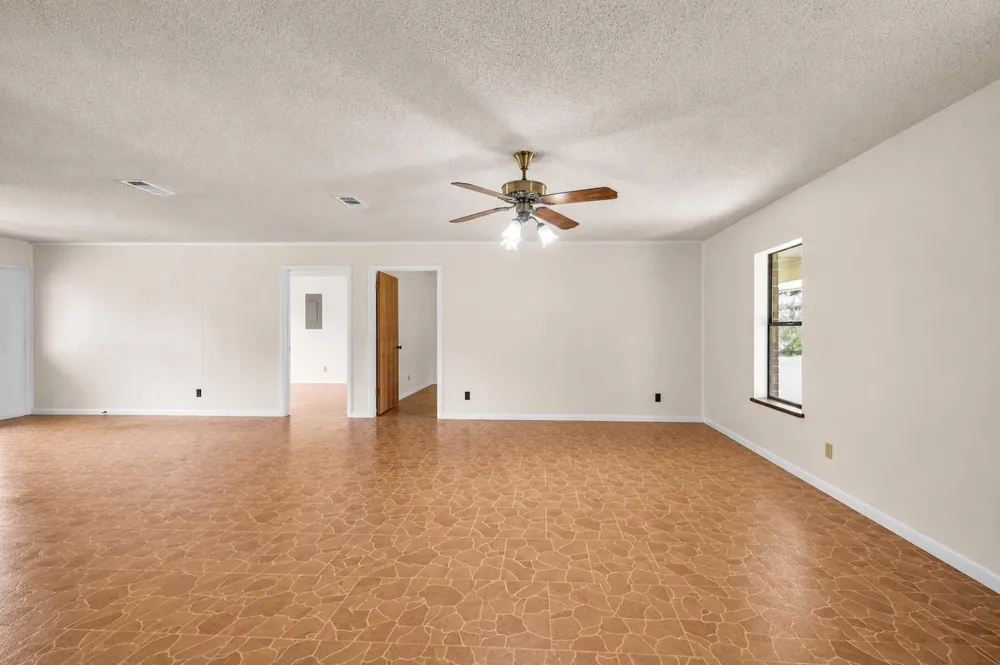 6192 County Road 803 Sweeny, TX 77480