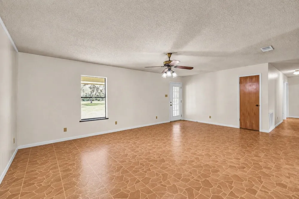 6192 County Road 803 Sweeny, TX 77480