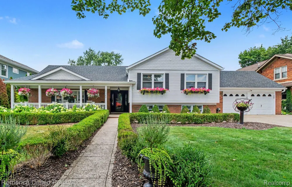1328 W Ann Arbor Trail Plymouth City, MI 48170