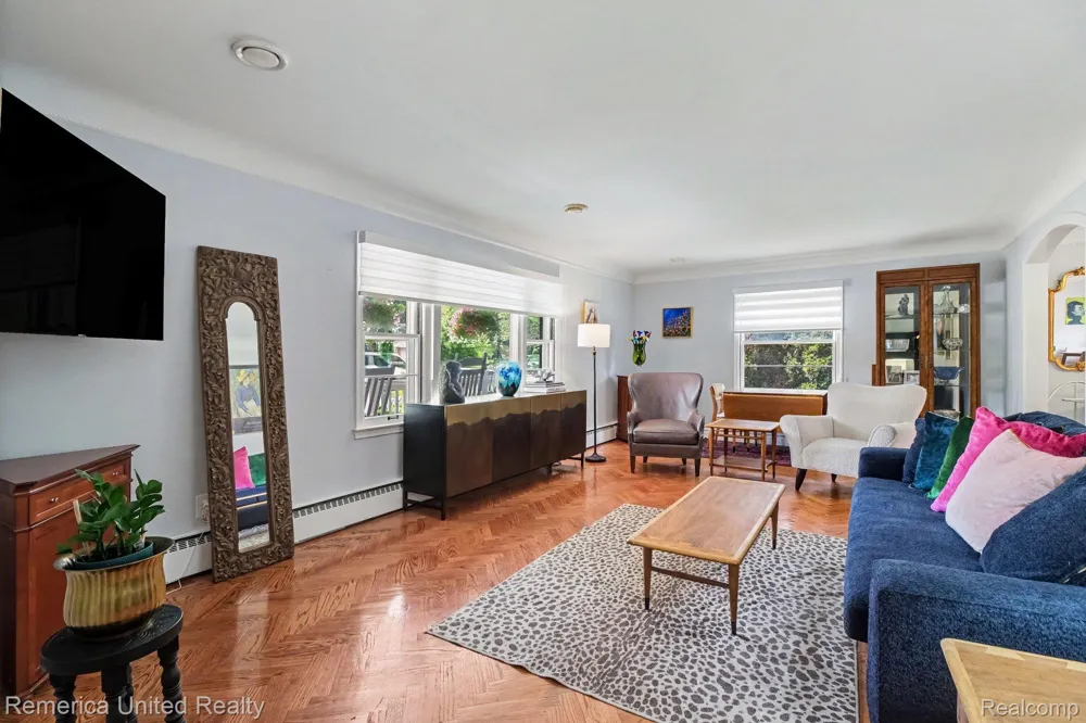 1328 W Ann Arbor Trail Plymouth City, MI 48170